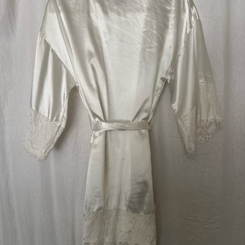 White Lace Trim Robe - Picture 3 of 3